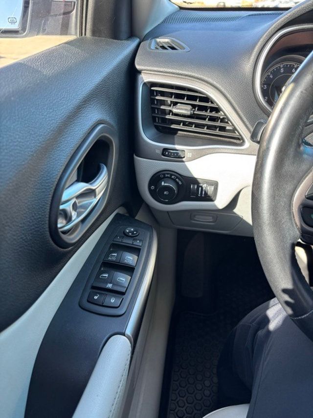 2020 Jeep Cherokee Latitude Plus 4x4 - 22940751 - 12