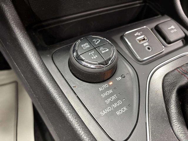 2020 Jeep Cherokee Trailhawk 4x4 4dr SUV - 22962421 - 32