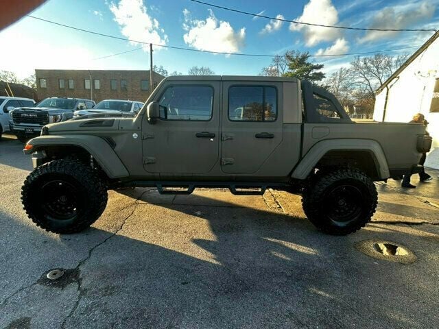 2020 Jeep Gladiator Sport photo 2