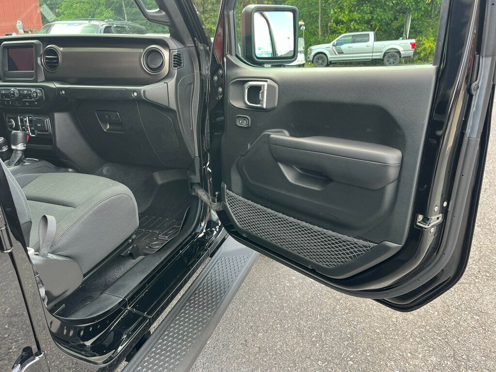 2020 Jeep Gladiator Sport photo 13