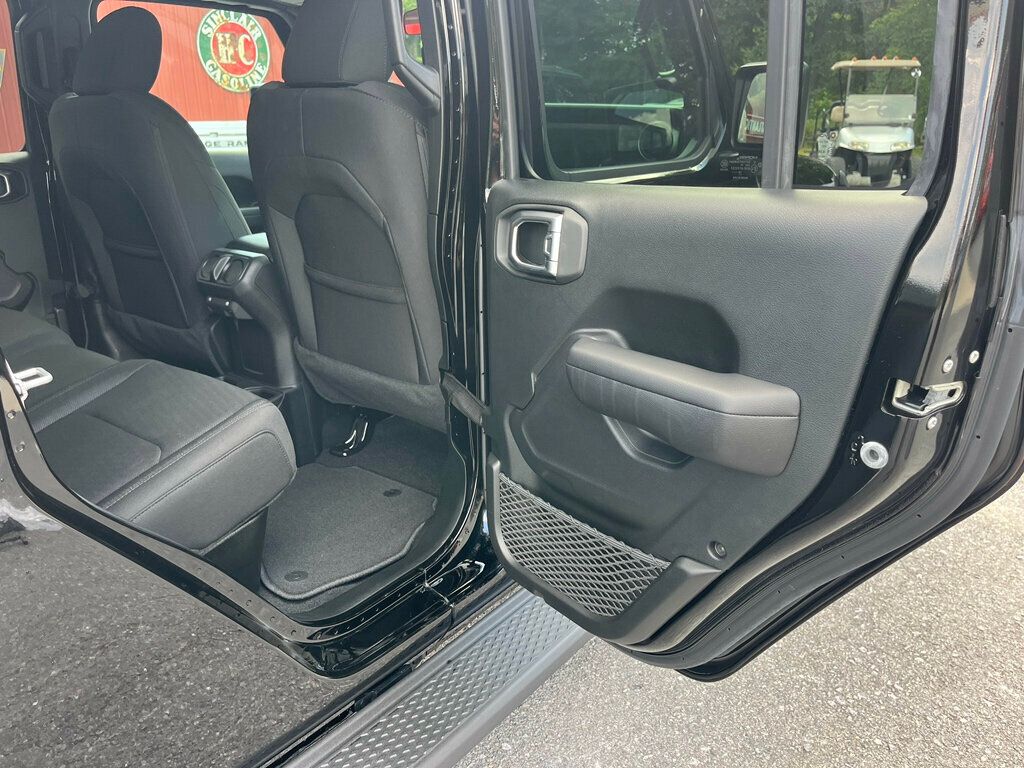 2020 Jeep Gladiator Sport photo 15