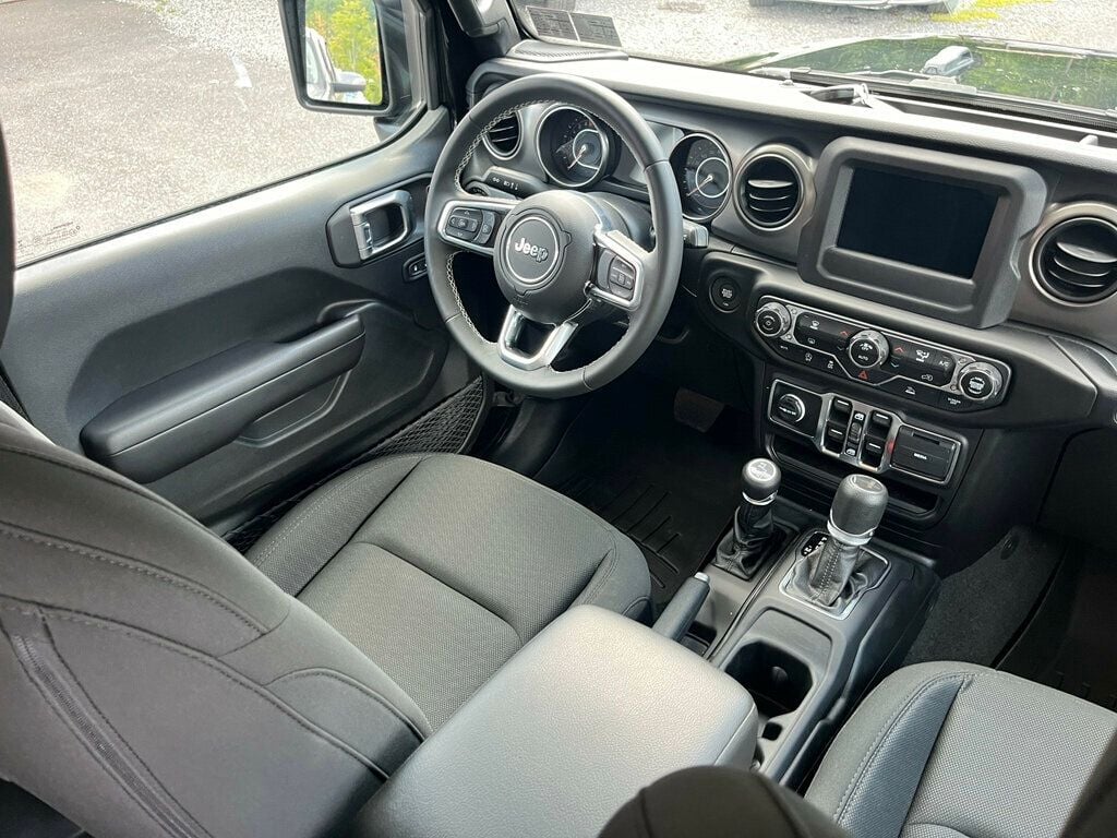 2020 Jeep Gladiator Sport photo 21