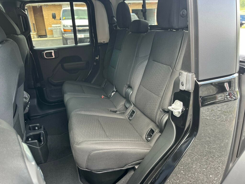 2020 Jeep Gladiator Sport photo 32