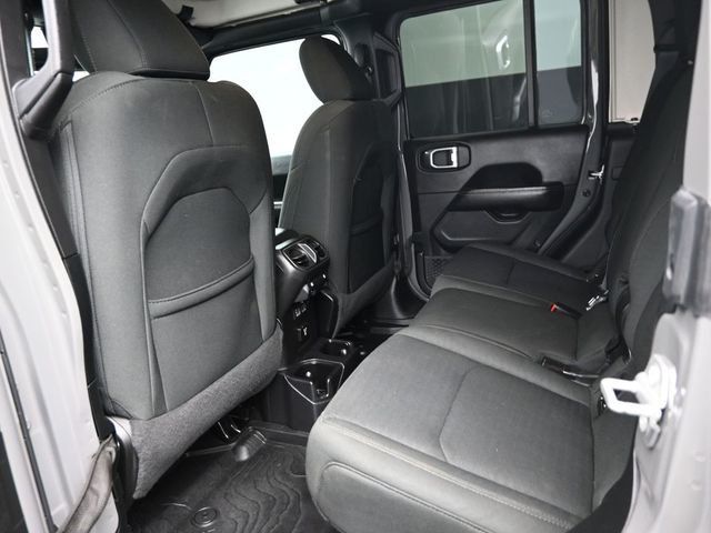 2020 Jeep Gladiator Overland 4x4 - 22971478 - 13