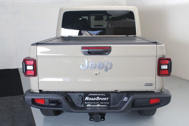 2020 Jeep Gladiator Overland 4x4 - 22125265 - 3