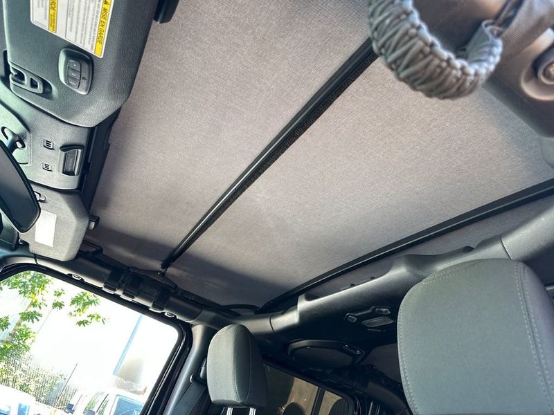 2020 Jeep Gladiator Sport - 22952149 - 19