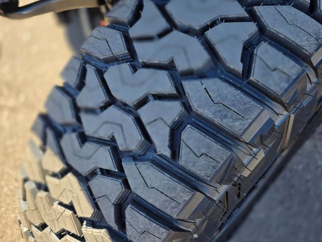 2020 Jeep Gladiator Sport - 22976863 - 13