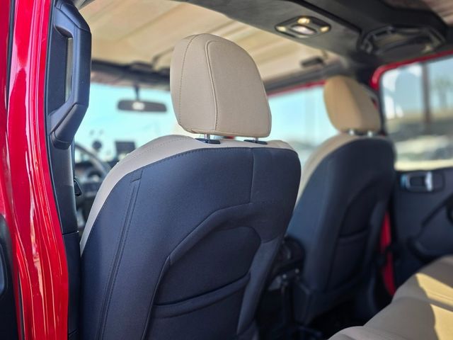 2020 Jeep Gladiator Sport - 22976863 - 24