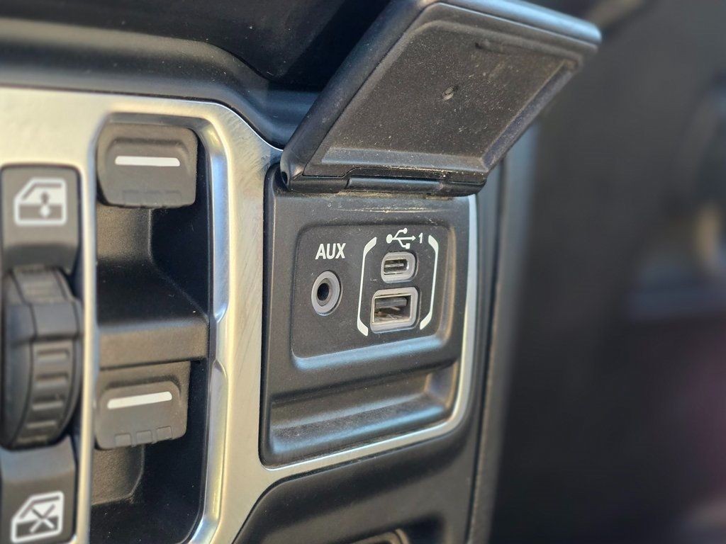 2020 Jeep Gladiator Sport - 22976863 - 39