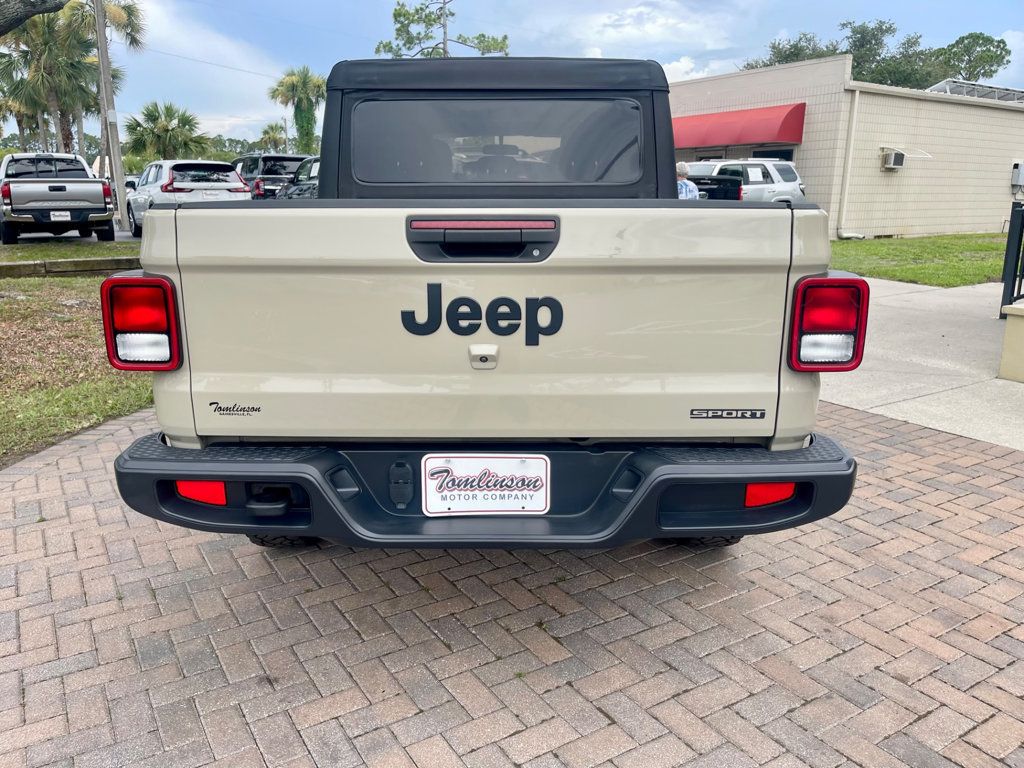 2020 Jeep Gladiator Sport photo 4