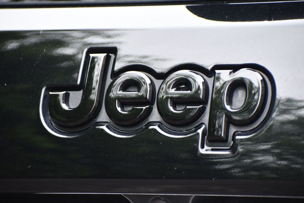 2020 Jeep Grand Cherokee Altitude photo 11