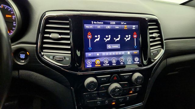 2020 Jeep Grand Cherokee Altitude 4x4 with Power Sunroof - 22964035 - 17