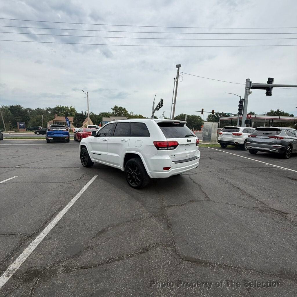 Jeep Grand Cherokee photo 10