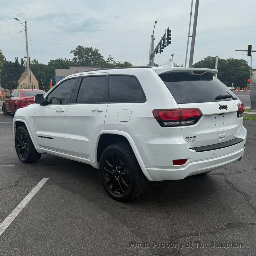 Jeep Grand Cherokee photo 11