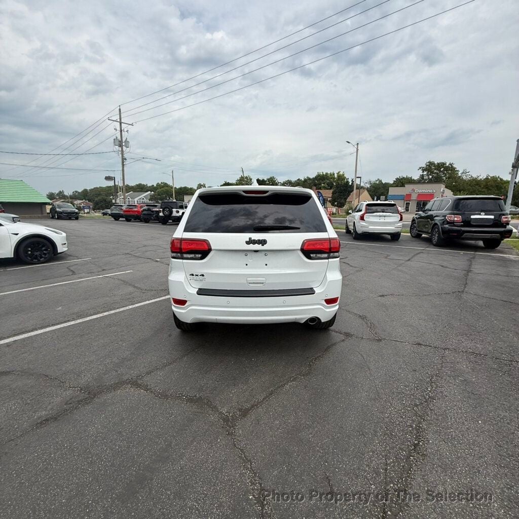 Jeep Grand Cherokee photo 12