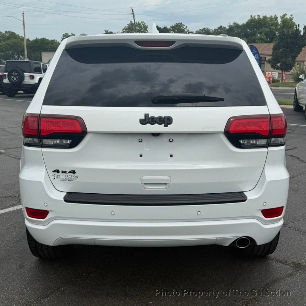 Jeep Grand Cherokee photo 14