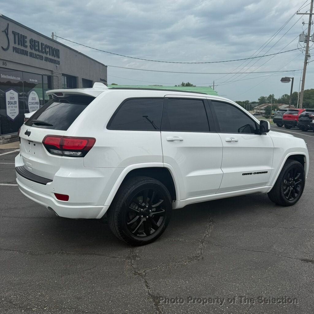 Jeep Grand Cherokee photo 17