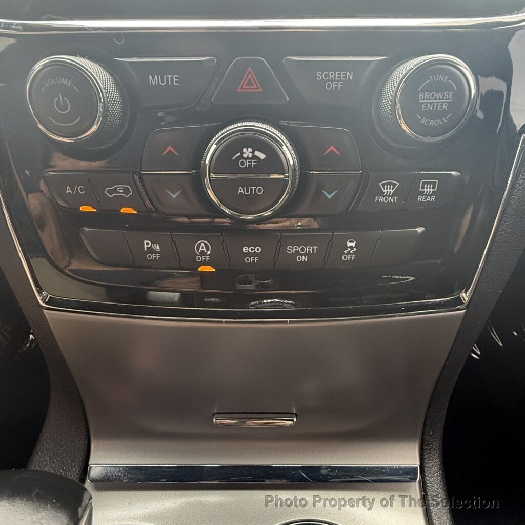Jeep Grand Cherokee photo 33