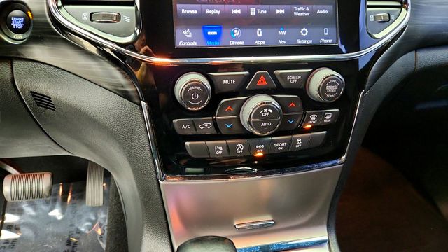 2020 Jeep Grand Cherokee Altitude 4x4 w/ Uconnect NAV & Premium Lighting Group - 23098933 - 15
