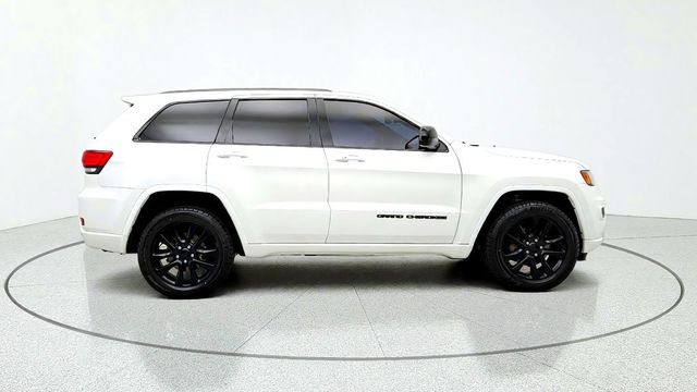 2020 Jeep Grand Cherokee Altitude 4x4 w/ Uconnect NAV & Premium Lighting Group - 23098933 - 3