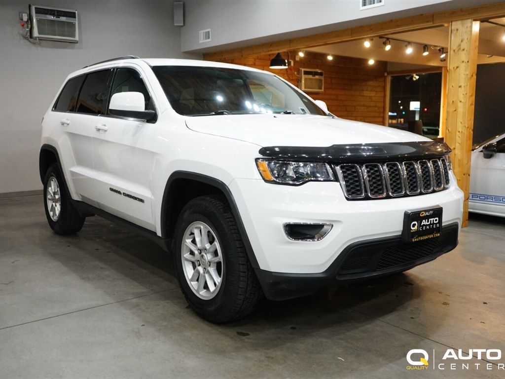 2020 Jeep Grand Cherokee Laredo E photo 3