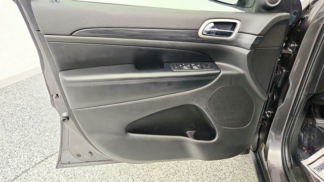 2020 Jeep Grand Cherokee Laredo E 4x4 with Power Sunroof - 22957119 - 10