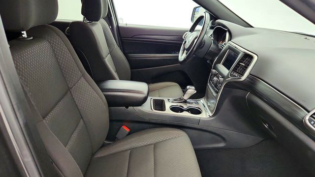 2020 Jeep Grand Cherokee Laredo E 4x4 with Power Sunroof - 22957119 - 24