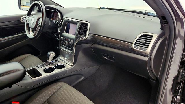 2020 Jeep Grand Cherokee Laredo E 4x4 with Power Sunroof - 22957119 - 25