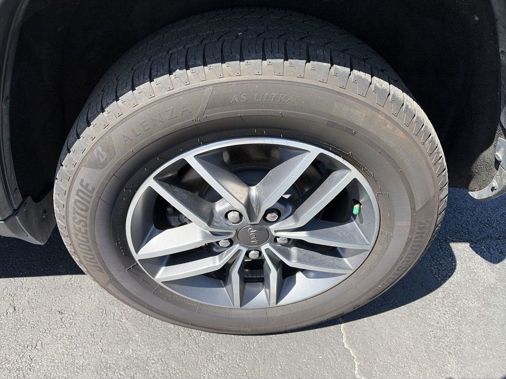 Jeep Grand Cherokee photo 10