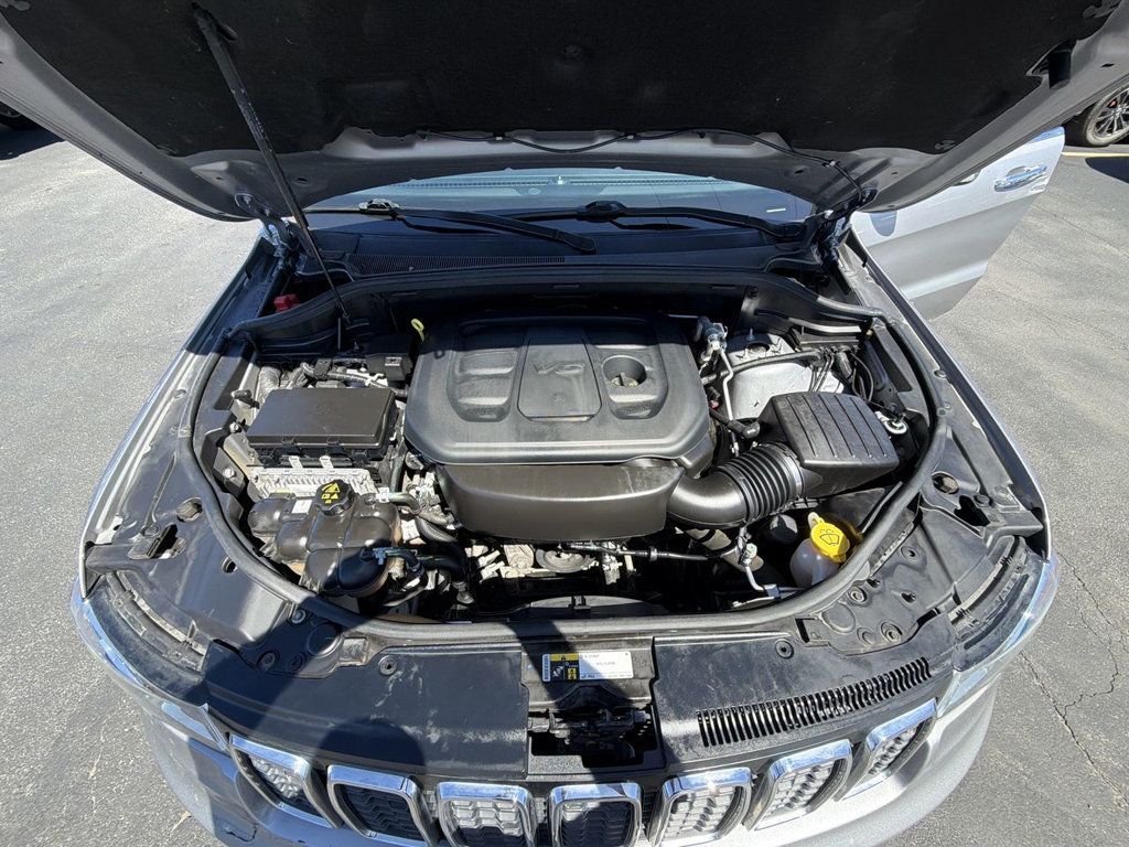 Jeep Grand Cherokee photo 11