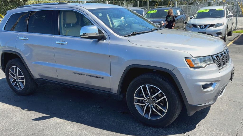 Jeep Grand Cherokee photo 2