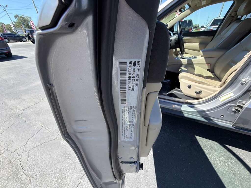 Jeep Grand Cherokee photo 24