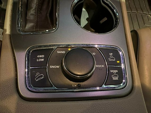 2020 Jeep Grand Cherokee LocalTrade/CleanCarfax1Owner/AirSuspension/Htd&CldSeats/PanoRoof - 23028210 - 16