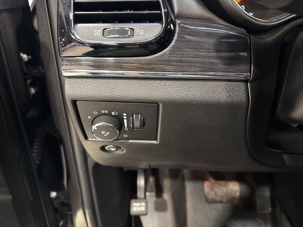 2020 Jeep Grand Cherokee Overland 4x4 - 22975693 - 15