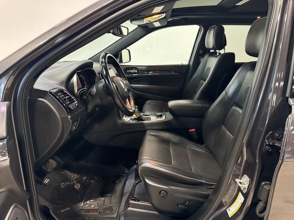 2020 Jeep Grand Cherokee Overland 4x4 - 22975693 - 32