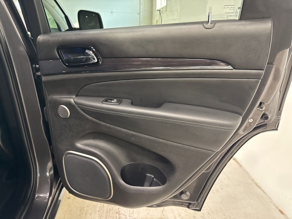 2020 Jeep Grand Cherokee Overland 4x4 - 22975693 - 56