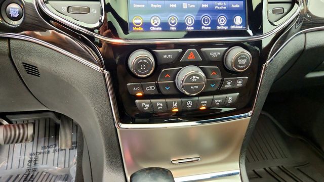 2020 Jeep Grand Cherokee Overland 4x4 w/ ProTech II Pkg - 23079073 - 17