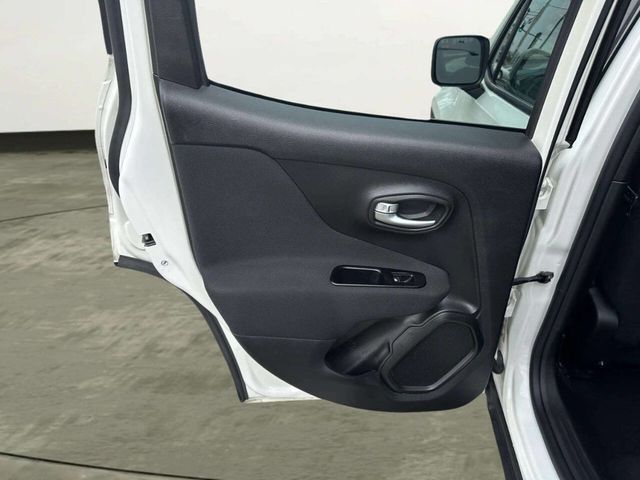 2020 Jeep Renegade Latitude 4x4 - 23020811 - 11