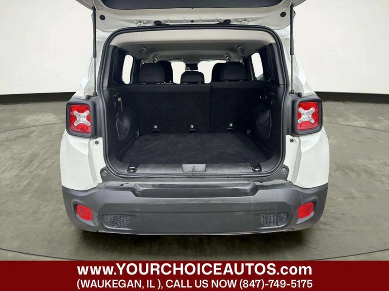 2020 Jeep Renegade Latitude 4x4 - 23020811 - 12