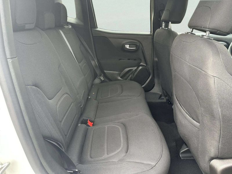 2020 Jeep Renegade Latitude 4x4 - 23020811 - 15