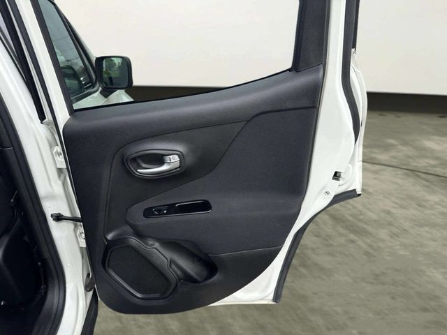 2020 Jeep Renegade Latitude 4x4 - 23020811 - 16