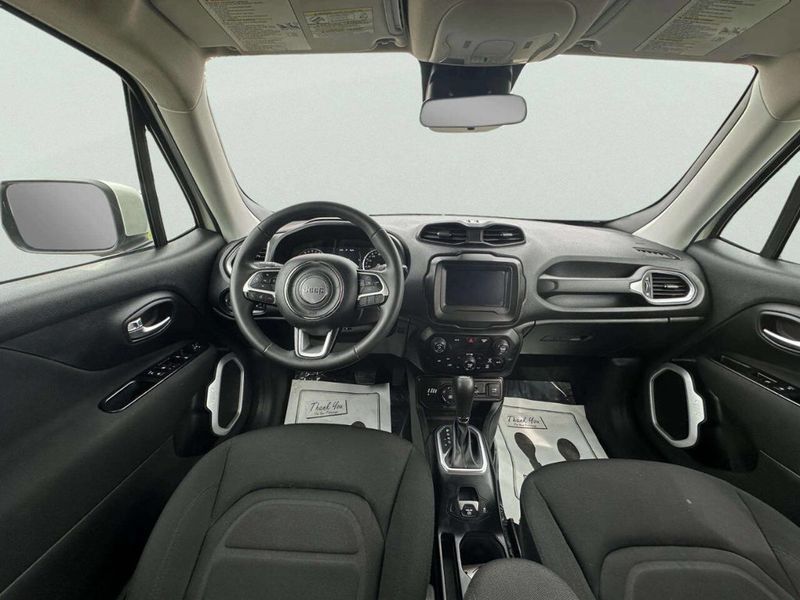 2020 Jeep Renegade Latitude 4x4 - 23020811 - 18