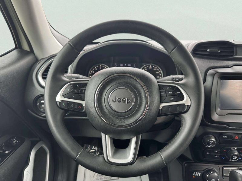 2020 Jeep Renegade Latitude 4x4 - 23020811 - 19