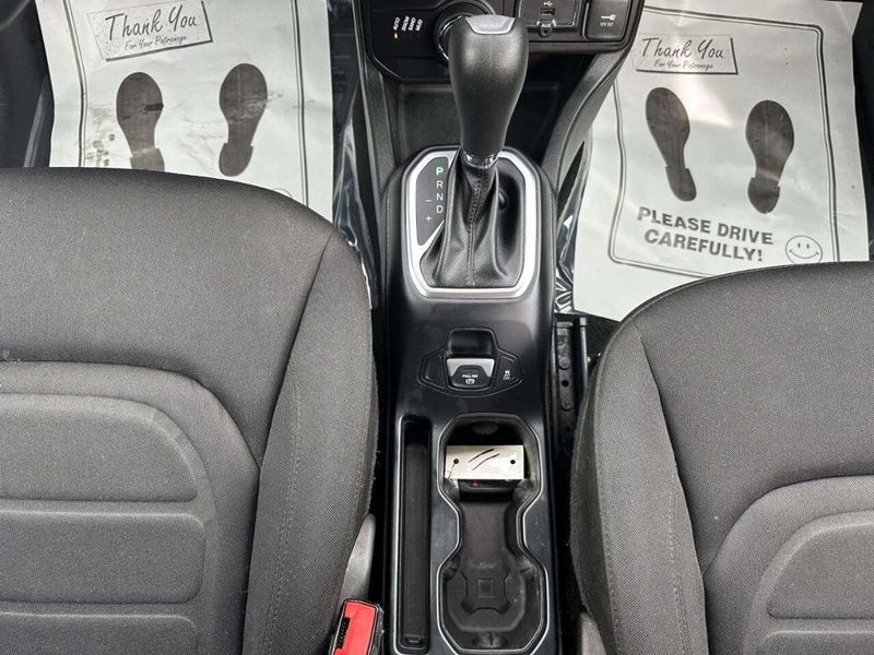 2020 Jeep Renegade Latitude 4x4 - 23020811 - 20