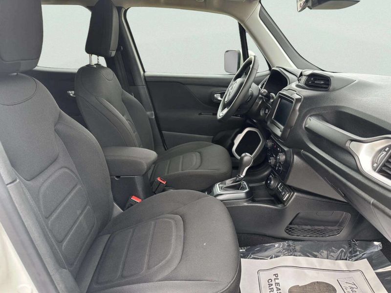 2020 Jeep Renegade Latitude 4x4 - 23020811 - 22