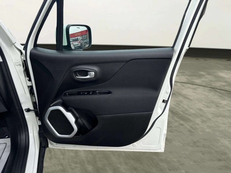 2020 Jeep Renegade Latitude 4x4 - 23020811 - 23
