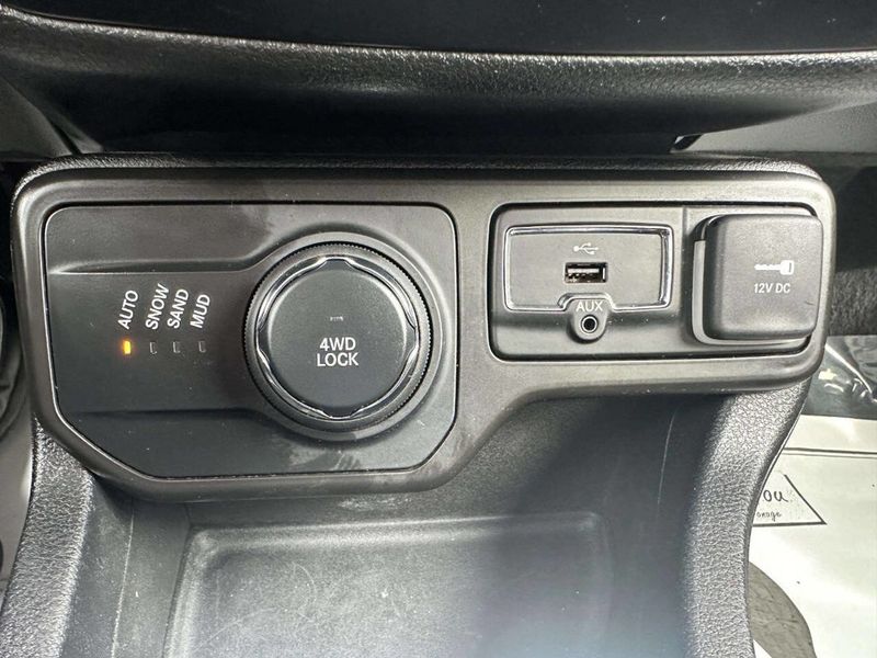 2020 Jeep Renegade Latitude 4x4 - 23020811 - 28