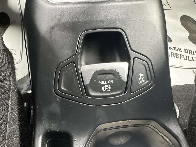 2020 Jeep Renegade Latitude 4x4 - 23020811 - 29