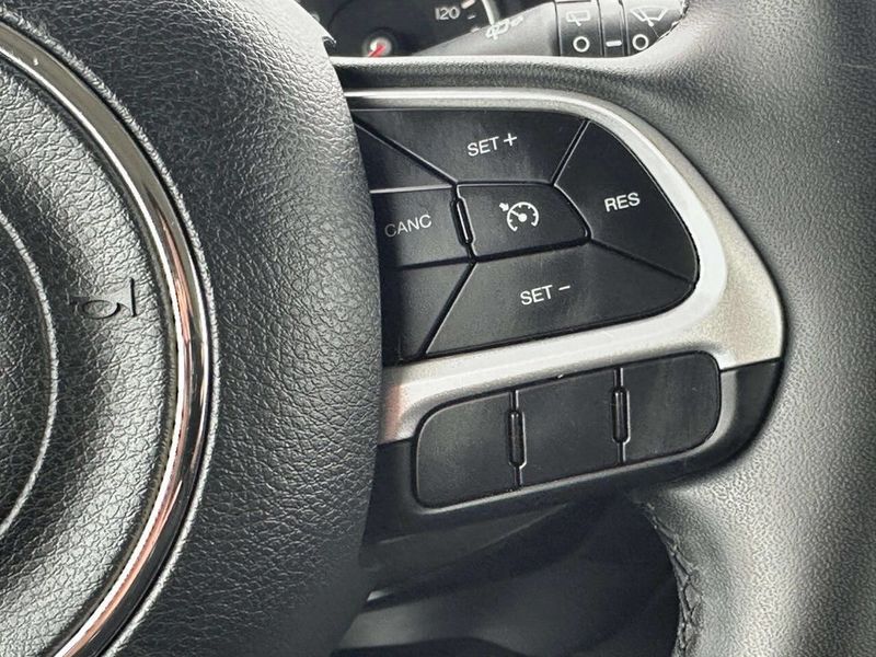 2020 Jeep Renegade Latitude 4x4 - 23020811 - 30
