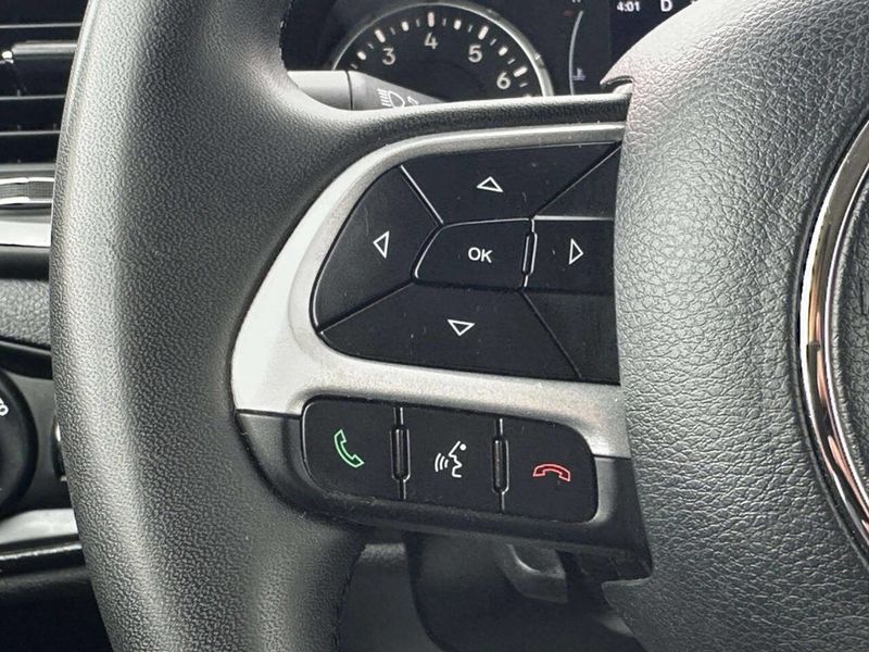 2020 Jeep Renegade Latitude 4x4 - 23020811 - 31